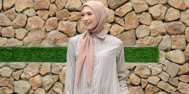 Gaya Hijab Ikat Donita, Lembut Memesona