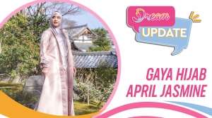Gaya Hijab Santun April Jasimine
