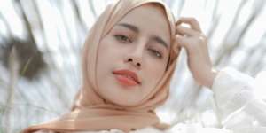 Gaya Outfit White on White Selebgram Aghnia Punjabi