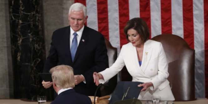 Jabat Tangan Tak Dibalas, Ketua DPR AS Balas Robek Salinan Pidato Donald Trump