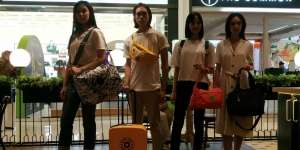 Traveling Kece dengan Koper Keren Paling Ringan