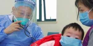 Cara Pensiunan Dokter Ini Tangani Pasien Virus Corona Bikin Dunia Terharu