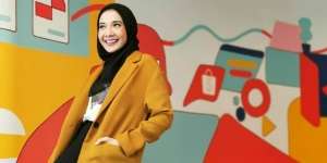 Dikira Taplak Meja, Hijab Scarf Zaskia Sungkar Seharga Rp15 Juta