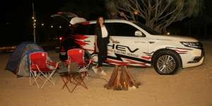 Nadine Chandrawinata: Peduli Lingkungan dengan Outlander PHEV