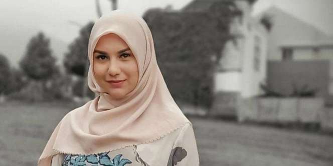 Padu Padan Peplum Blouse Santun Irish Bella