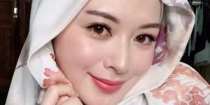 Luncurkan Buku Inspiratif, Ayana Moon Tampil Memesona