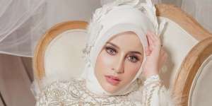 Kecantikan Angsa di Gaun Hijab Karya Ayu Dyah Andari