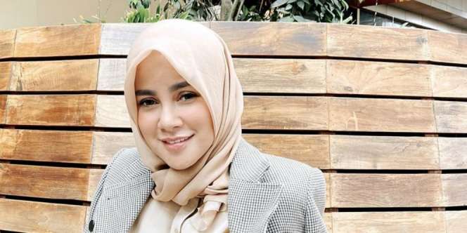 Heboh Joget Tik Tok, Sepatu High Heels Olla Ramlan Bikin Salah Fokus