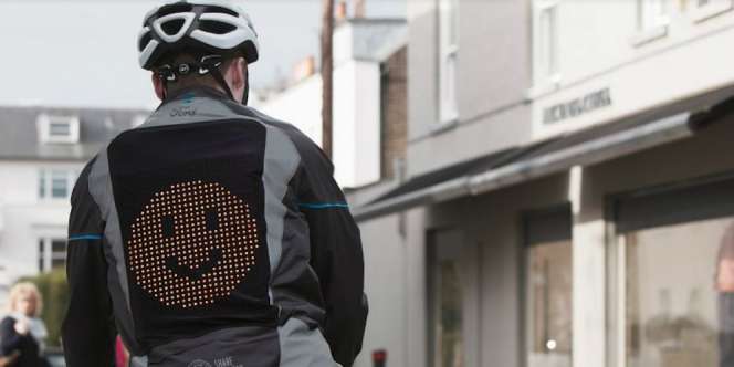 Ford Bikin Jaket Pesepeda, Bagian Belakangnya Bisa Kirim Pesan Emoticon!