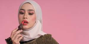Tips dan Trik Memakai Lipstik Matte Agar Lebih Rapi