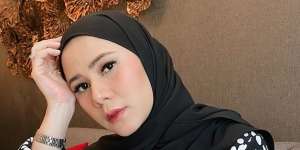 Cynthia Ramlan Berpose Saat Hamil Besar, Tenteng Tas Puluhan Juta