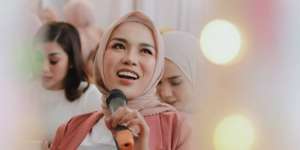 Kata Medina Zein Soal Foto yang Menghebohkan