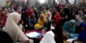 Tergerak Jejak Ibu Peluk Islam, Gadis Ini Ikrarkan Syahadat