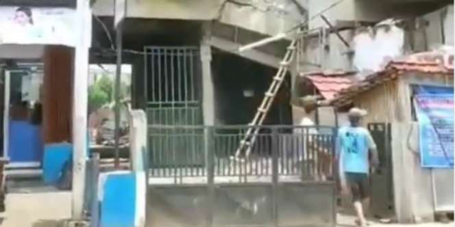 Video Detik-Detik Bangunan 3 Lantai di Jatinegara Ambruk