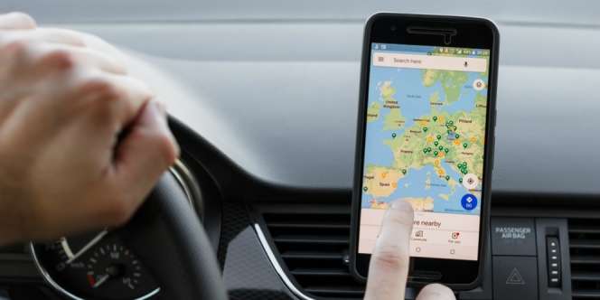 Terlalu Percaya Google Maps, Mobil Nyebur ke Sungai