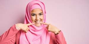 4 Cara Alami Atasi Area Gelap Atas Bibir