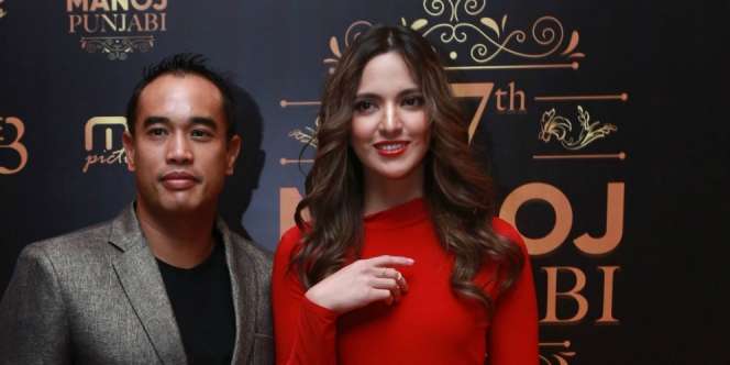 Heboh Nia Ramadhani Joget Tik Tok Bareng Pegawai Mal