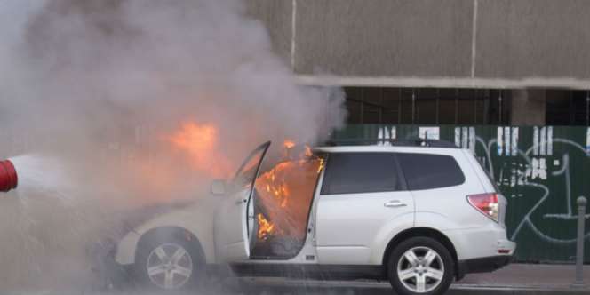 Cemburu Mantan Istri Sudah Menikah Lagi, Pria Bakar Mobil