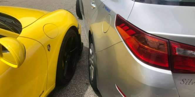 Body Porsche Lecet Diserempet Taksi, Pemilik Cuma Kutip Biaya Rp9 Ribu