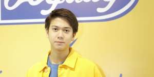 Iqbaal Ramadhan Cium Wanita Ini, Netizen: Sakit Tapi Tak Berdarah