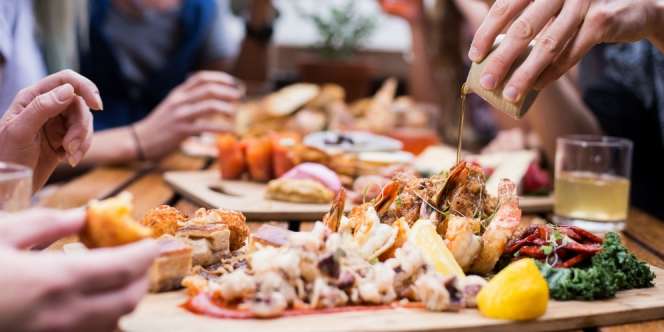 Lebih Sehat Makan Pakai Sendok atau Tangan? Yuk Cari Tahu