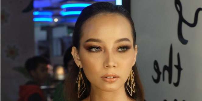 Inspirasi Makeup ala Hollywood, Seksi dan Glamor