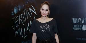 Cinta Laura Perlihatkan Isi Lemari Pakaian, Warganet Terheran-heran