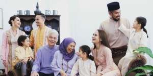 Mengharukan, Momen Keakraban Ashraf Sinclair dan Ibunda