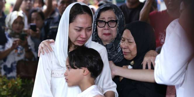 Momen Pilu Noah Meraung Tak Mau Tinggalkan Pusara Ashraf Sinclair