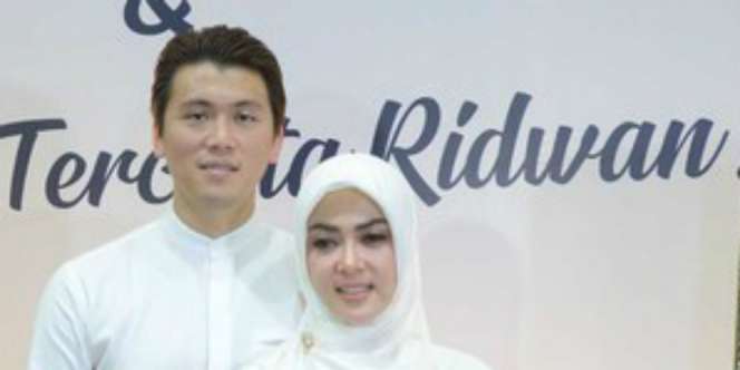 Pakai Heels di Tahlilan Ashraf Sinclair, Syahrini Panen Cibiran