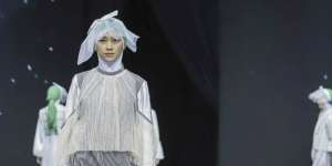 Fashion Hijab Kain Lurik Sarat Kesempurnaan Tuhan