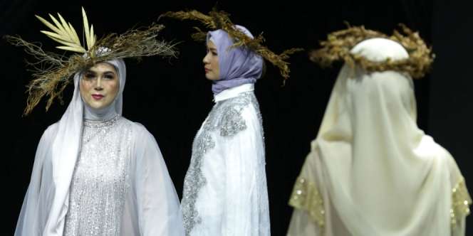 Inneke Koesherawati dan Marini Zumarnis dalam Balutan Gamis Syar'i Feminin