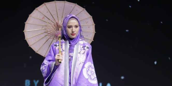 Koleksi Kimono Syar'i Bercorak Bunga Sakura Malam