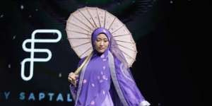 Elegan, Kimono dan Keindahan Bunga Sakura Menjadi Busana Syari
