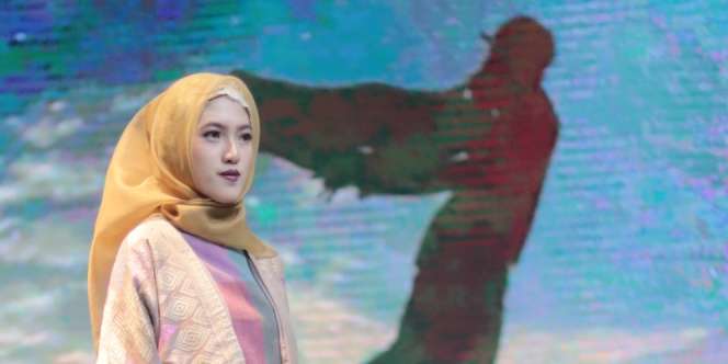 Kecantikan Putri Mandalika di Busana Muslim Irna Mutiara