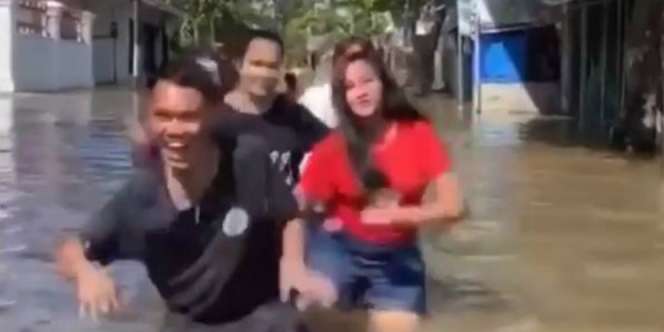 Main TikTok, Cara 'Santuy Warga +62' Hadapi Banjir
