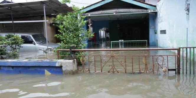 Terobos Banjir, Pemotor Tewas Hantam Lubang di Jakarta Pusat