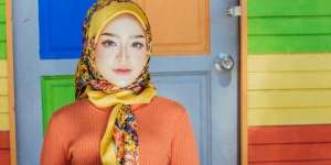 8 Cara Memanfaatkan Highlighter pada Wajah Agar Lebih Glowing