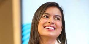 Rahasia di Balik Senyum Cantik Eva Celia