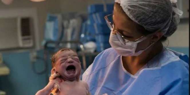 Ekspresi Bayi Ini Saat Lahir Membuat Netizen Tertawa