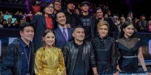 Senyum Maia Estianty Saat Foto Bareng Ahmad Dhani Disorot