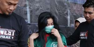 Penampilan Artis Vitalia Shesa Berbaju Tahanan