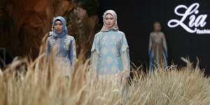 Inspirasi Tenun dan Songket Khas NTB untuk Busana Muslim