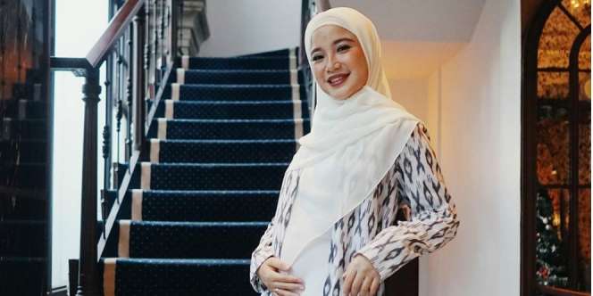 Rutin Jalan di Air, Cara Chacha Frederica Cerdaskan Janinnya