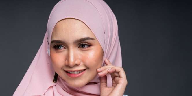 Trik Mencampur Cream Blush dengan Face Oil Agar Wajah Merona