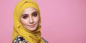 5 Cara Mudah Membuat Makeup Mata Lebih Tahan Lama