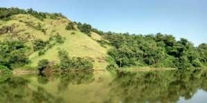 Cantiknya Telaga Claket, Paduan Danau dan Bukit Subur