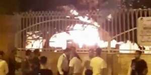 Warga Iran Ngamuk! Klinik Perawatan Pasien Corona Dibakar