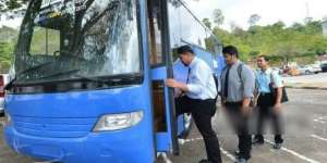 Tempat Sholat Selalu Penuh, Bus Disulap Jadi Musala Berjalan