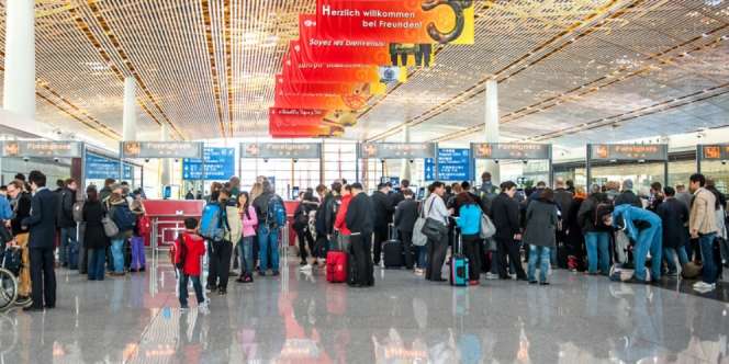 Indonesia Positif Corona, Insentif Turis Asing Ditunda